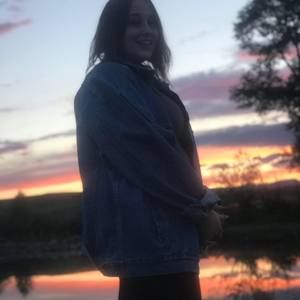 Meet your Posher, Caroline